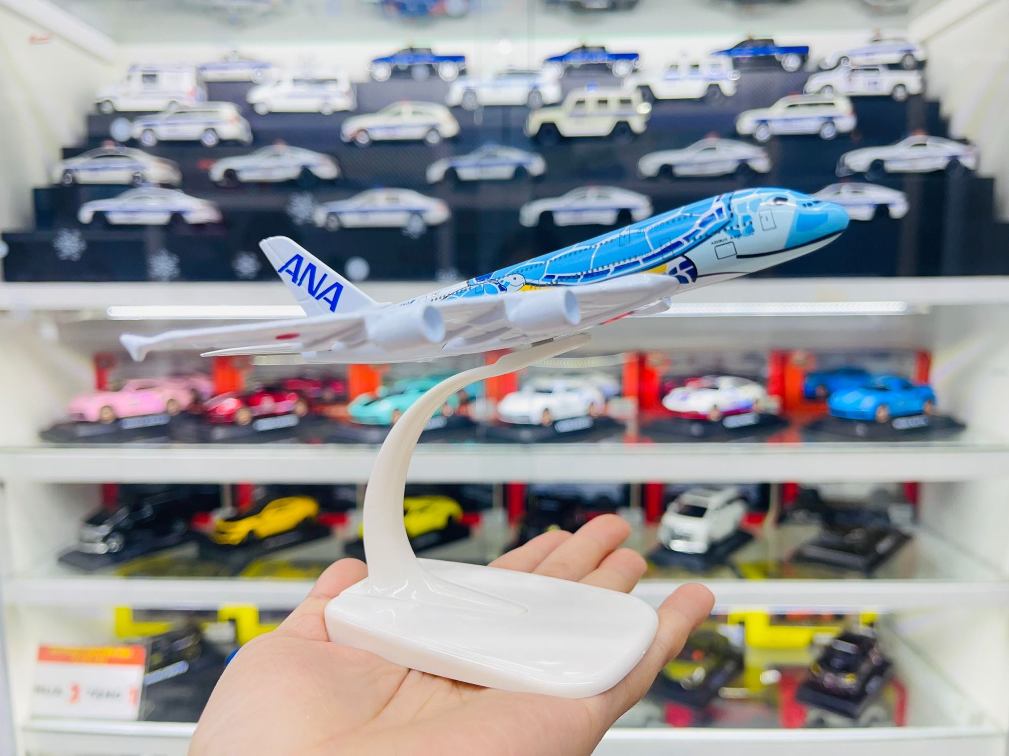 Mô hình máy bay ANA Blue Turtle Kai A380 có đế 16cm MB16210