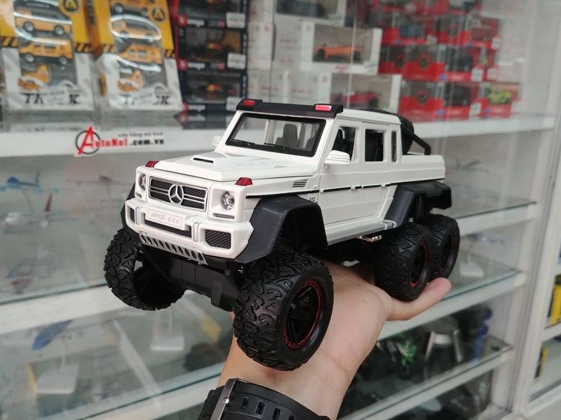 Mô hình xe ô tô Mercedes-Benz G63 V12 Off Road 6x6 full open tỉ lệ 1:22 Chezhi OT376