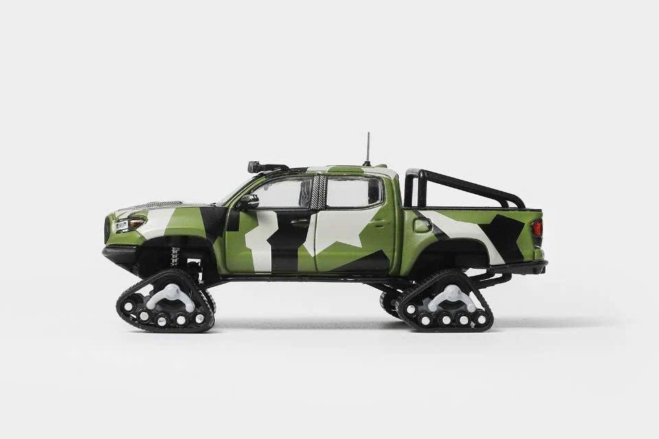 Mô hình xe Toyota Tacoma pickup địa hình - off road có phụ kiện thay thế tỉ lệ 1:64 GCD model OT64098