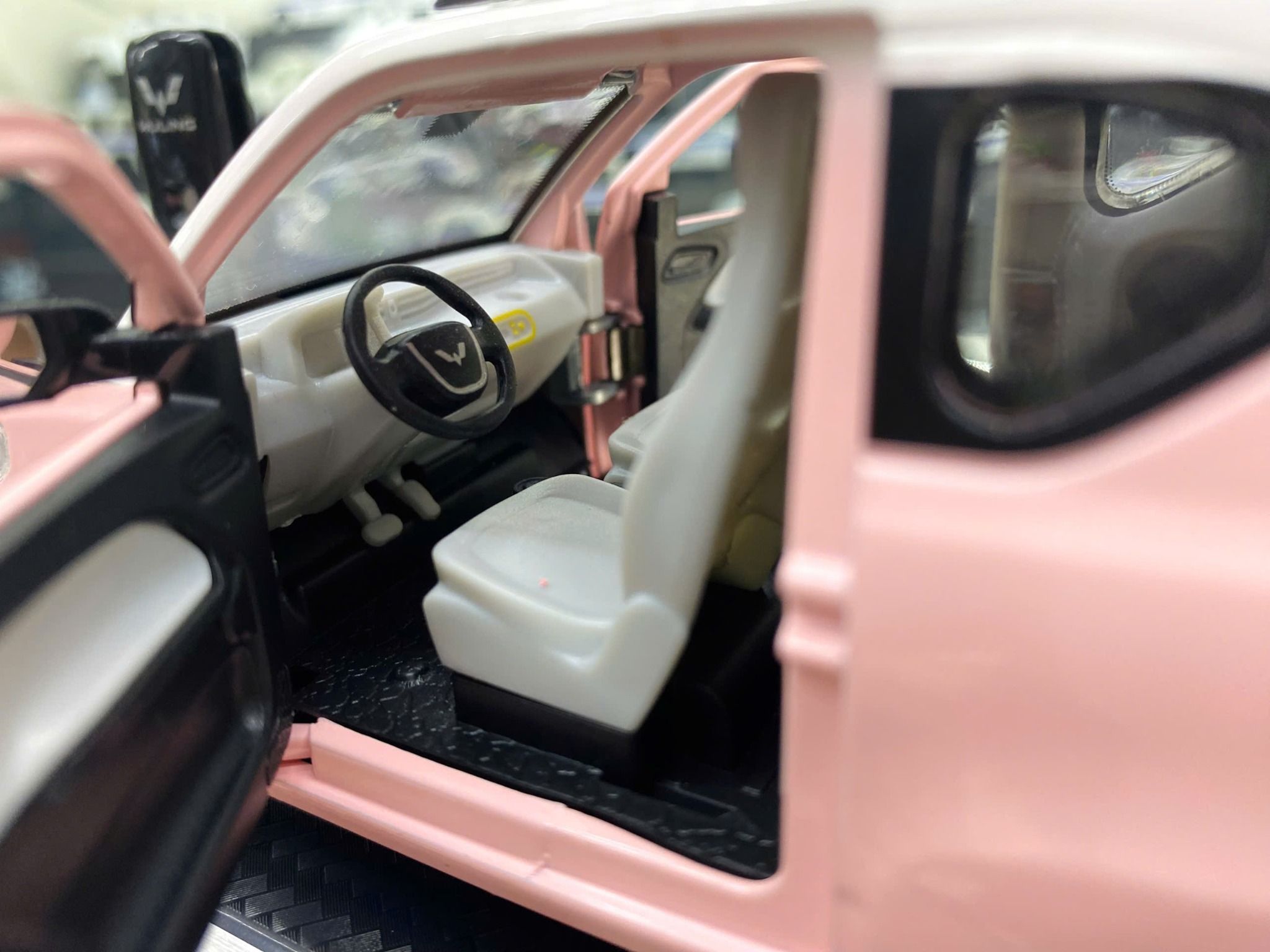Mô hình xe Wuling Hongguang Mini EV full open - kèm phụ kiện tỉ lệ 1:24 Chezhi OT582