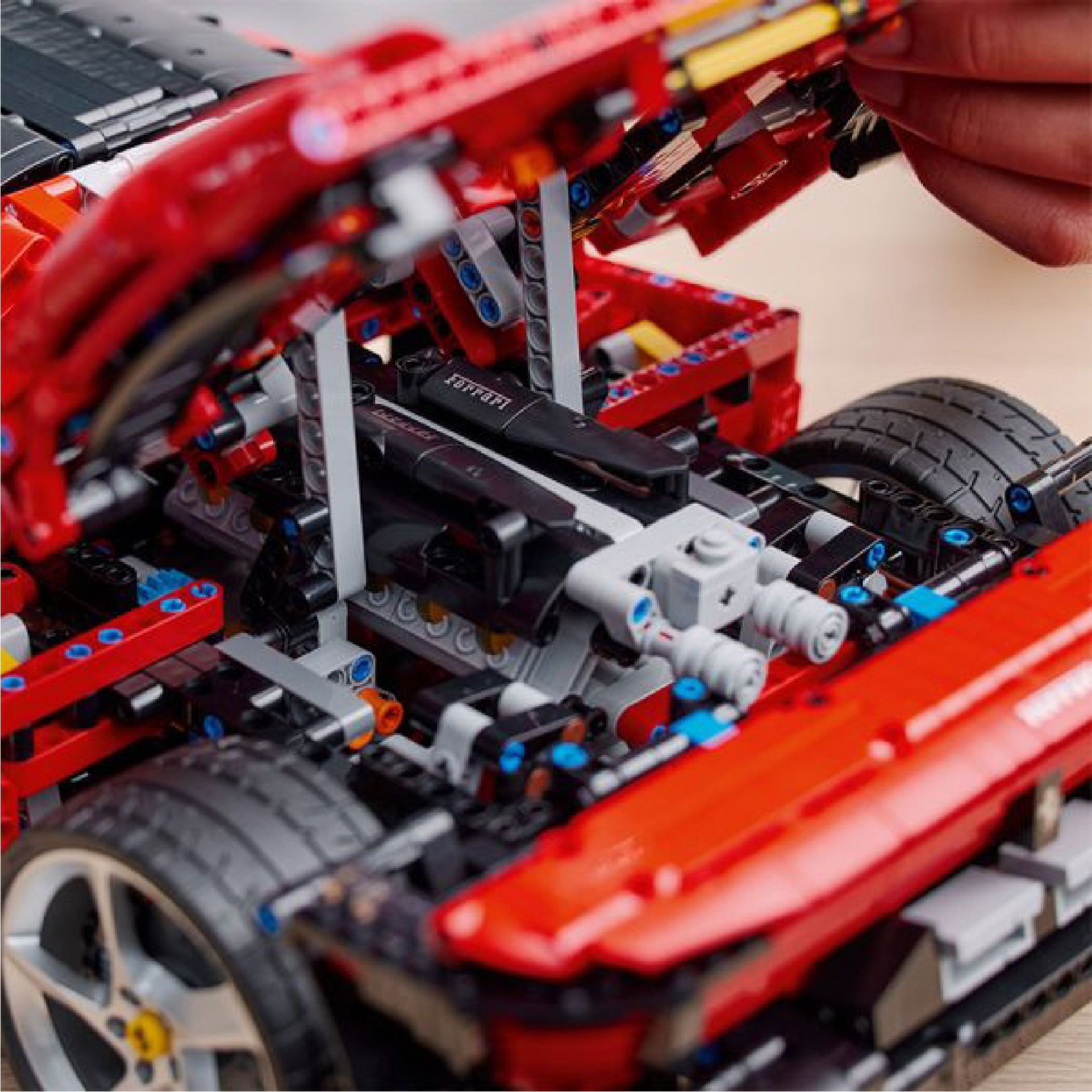 Mô hình xe ô tô lắp ghép Ferrari Daytona Sp3 race 3778 pcs tỉ lệ 1:5 LG016