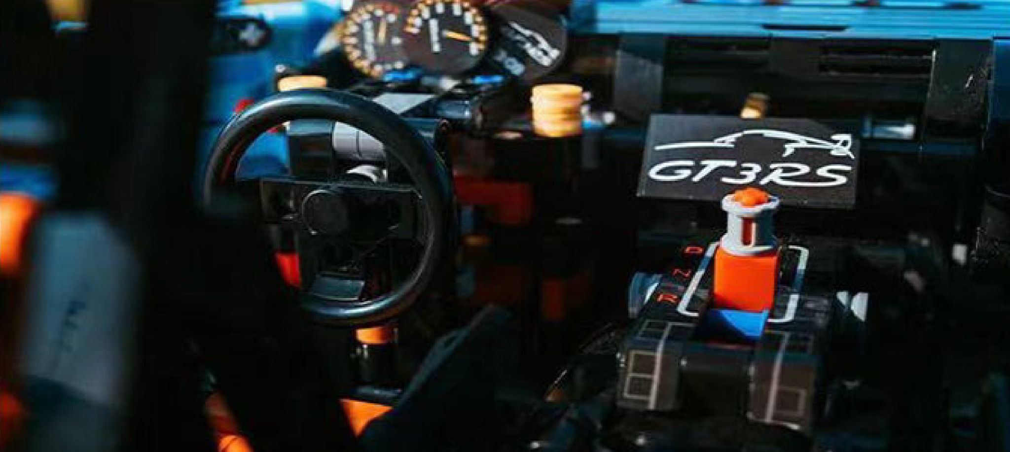 Mô hình xe ô tô lắp ghép Porsche 911 Gt3 RS Gulf racing 2703 pcs tỉ lệ 1:8 LG025