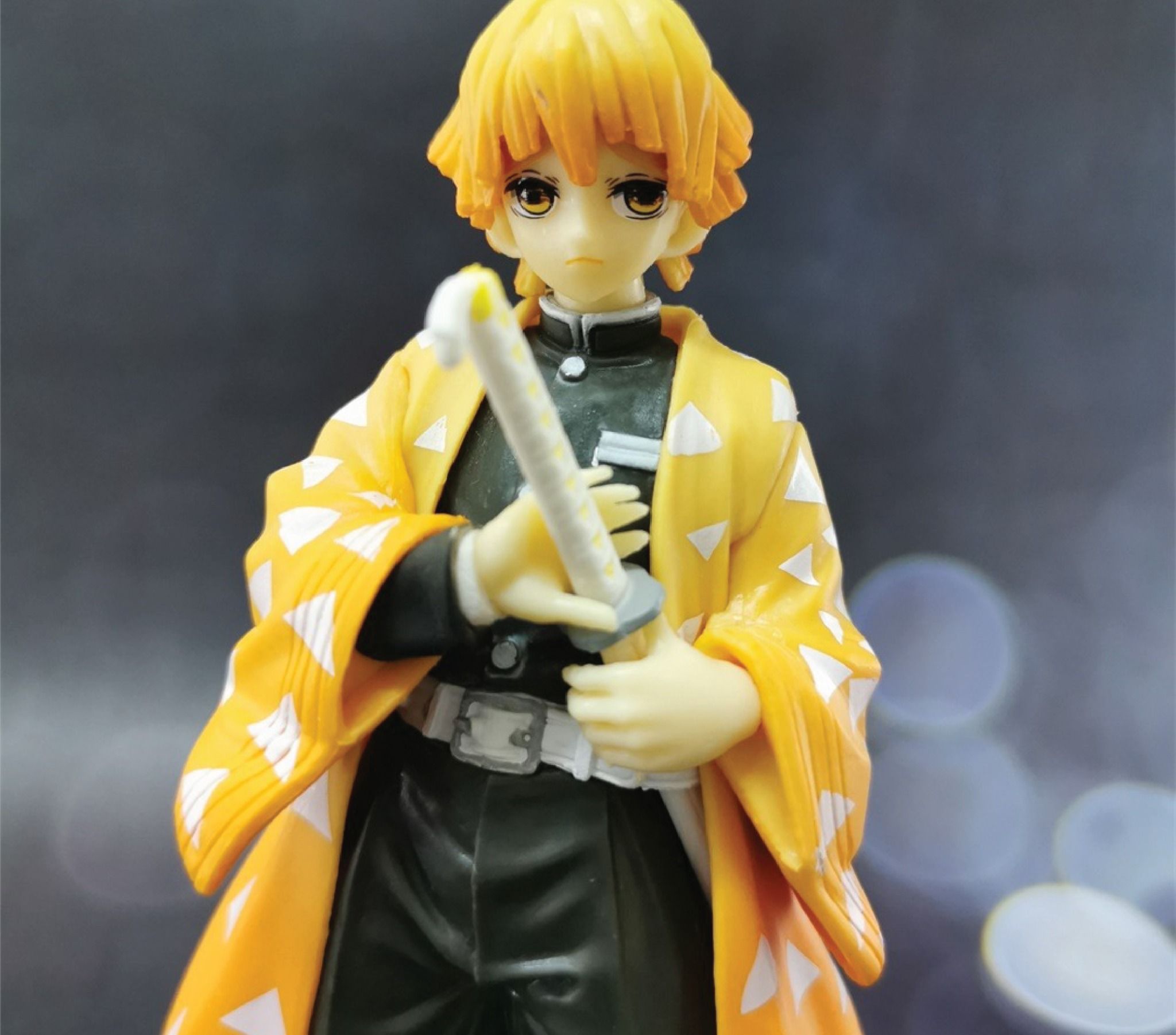 Mô hình nhân vật Demon Slayer Kimetsu No Yaiba Zenitsu 15cm FG147
