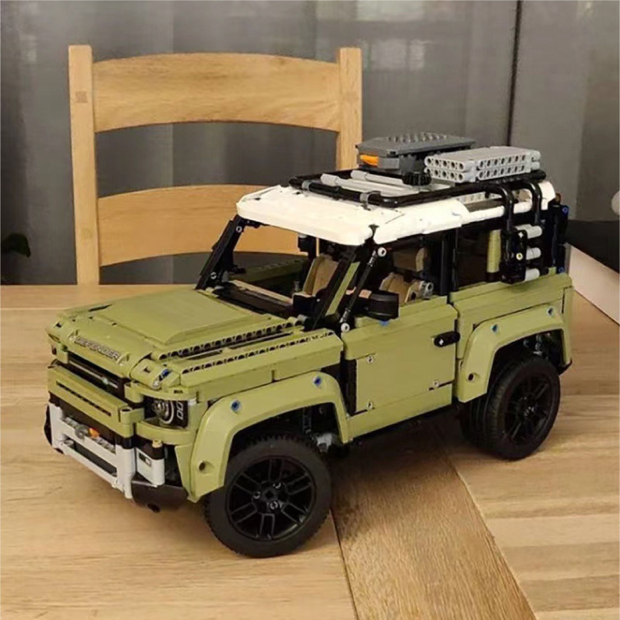  Mô hình xe ô tô lắp ghép Land Rover Defender 2573 pcs tỉ lệ 1:5 LG017 