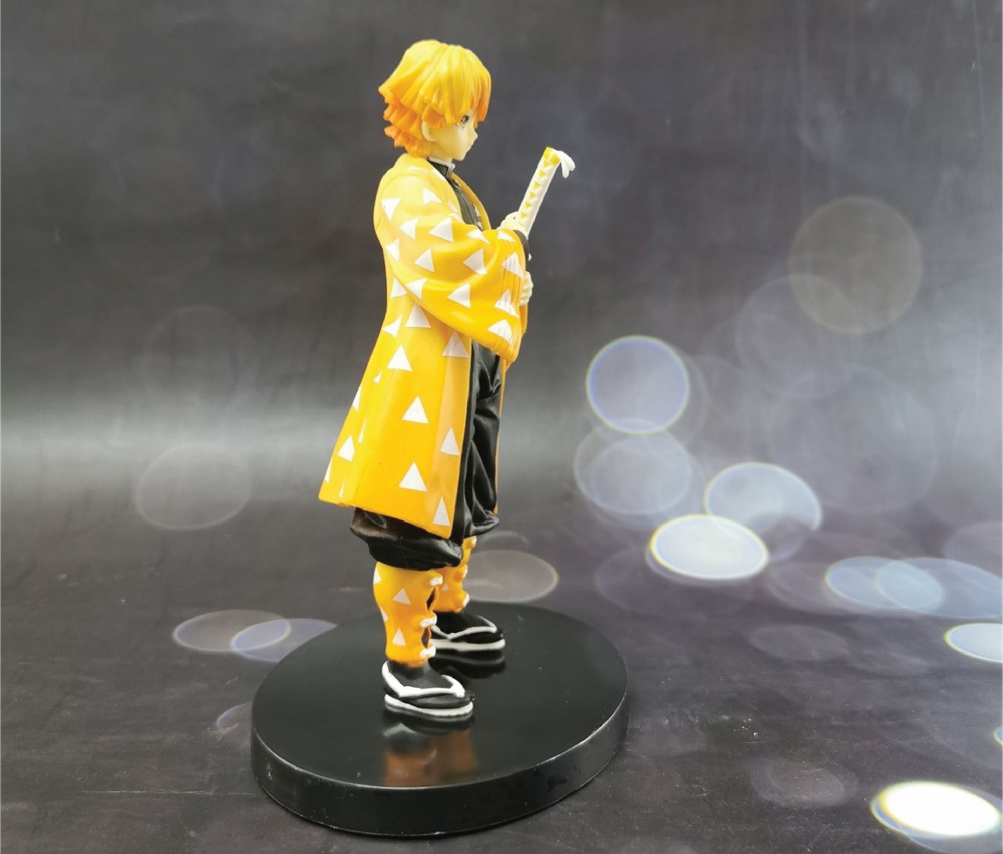  Mô hình nhân vật Demon Slayer Kimetsu No Yaiba Zenitsu 15cm FG147 