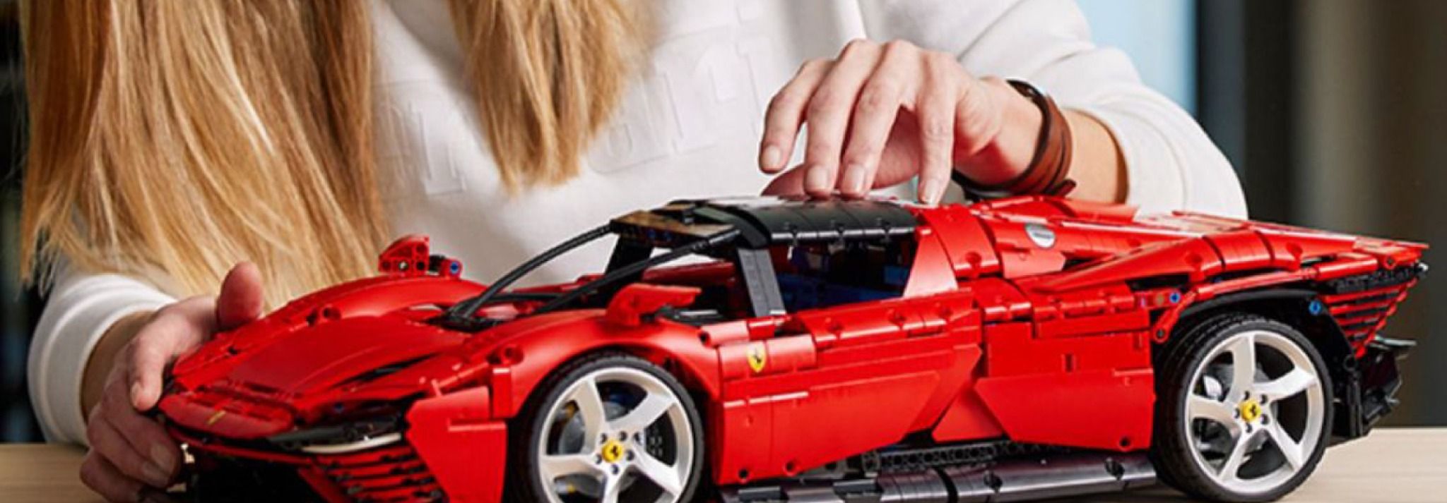 Mô hình xe ô tô lắp ghép Ferrari Daytona Sp3 race 3778 pcs tỉ lệ 1:5 LG016