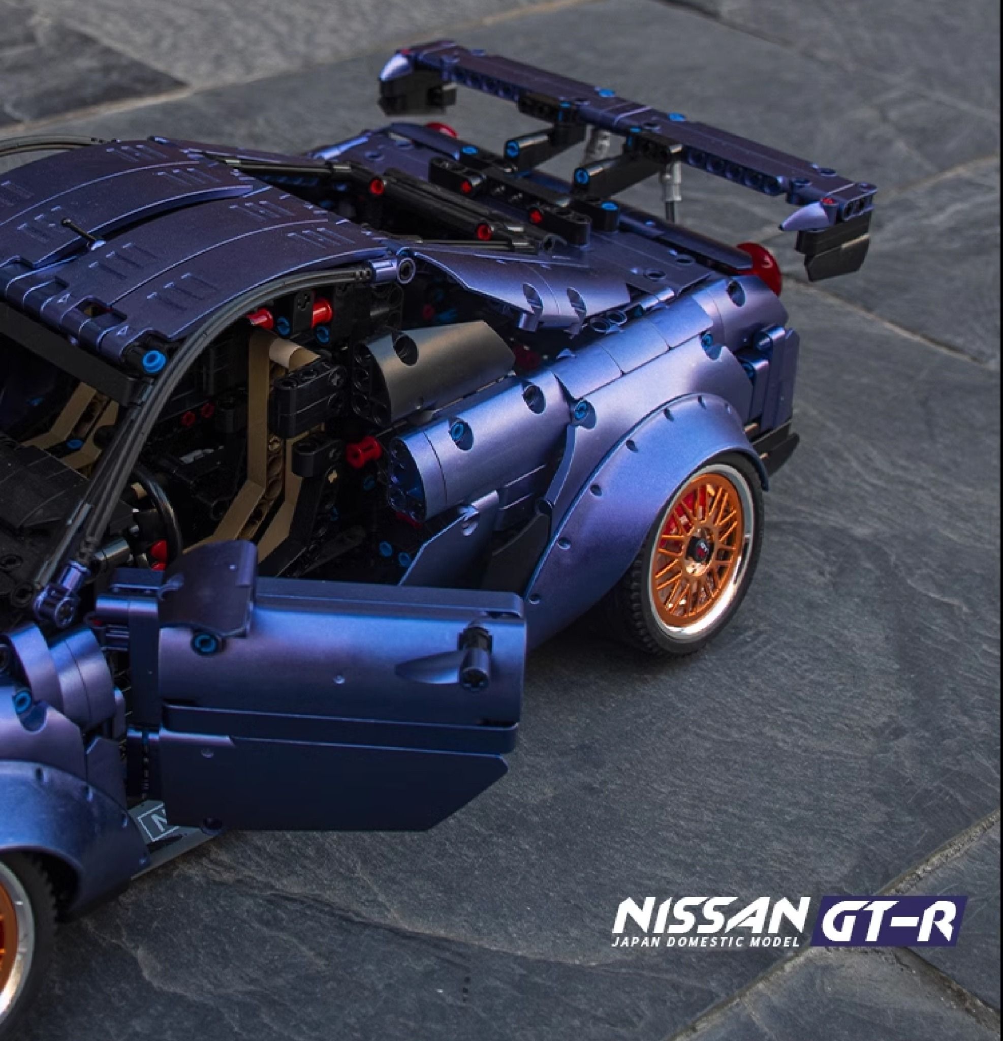 Mô hình xe ô tô lắp ghép Nissan GTR R35 JDM body kit 2382 pcs tỉ lệ 1:10 LG022