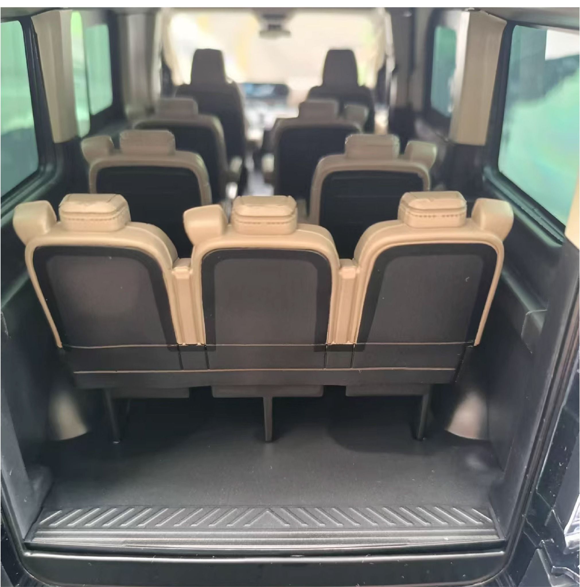 Mô hình xe khách 9 chỗ Ford Transit 2024 full open - đánh lái được tỉ lệ 1:18 Paudi OT18020
