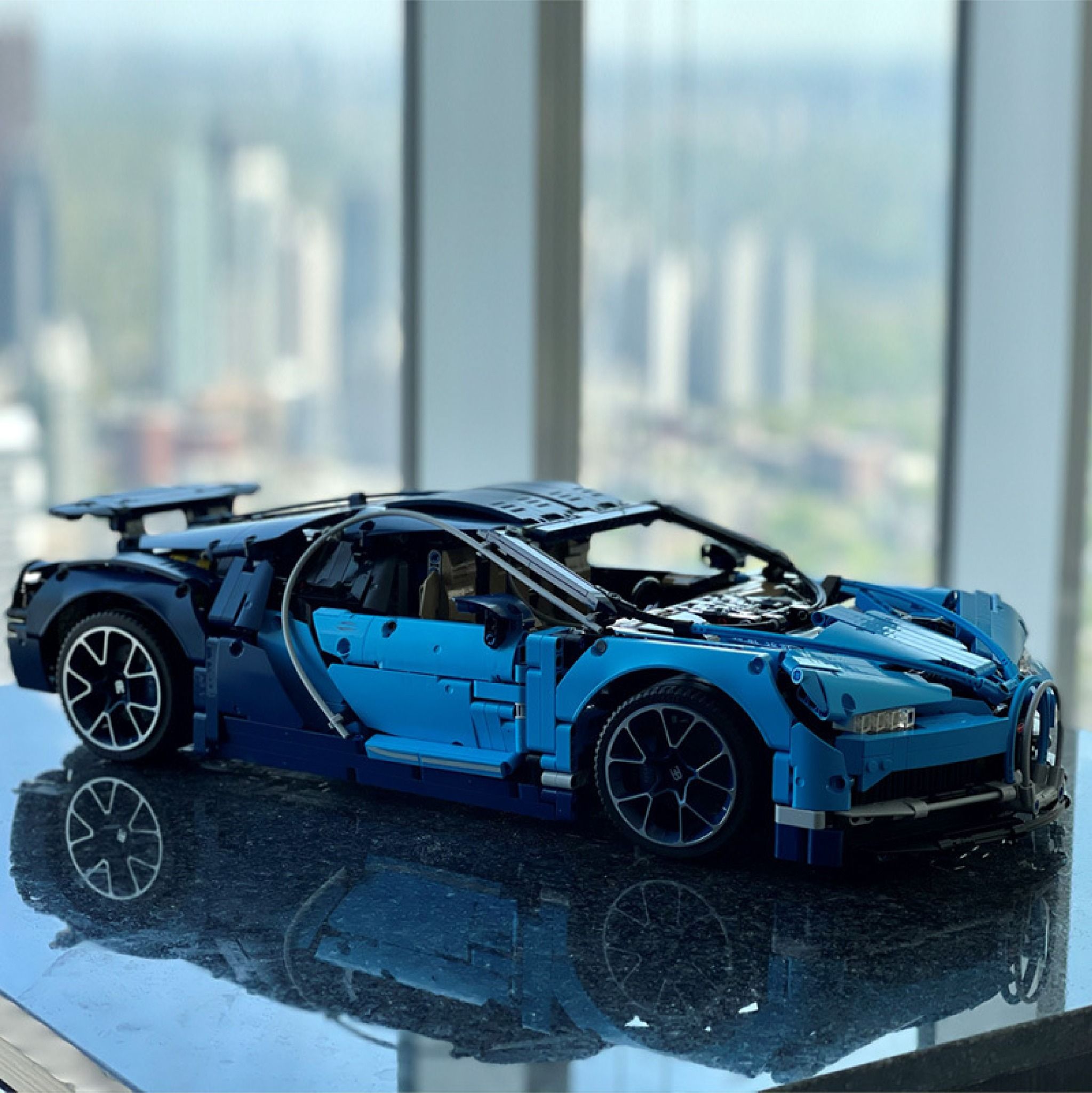  Mô hình xe ô tô lắp ghép Bugatti Chiron 4031 pcs tỉ lệ 1:5 LG015 