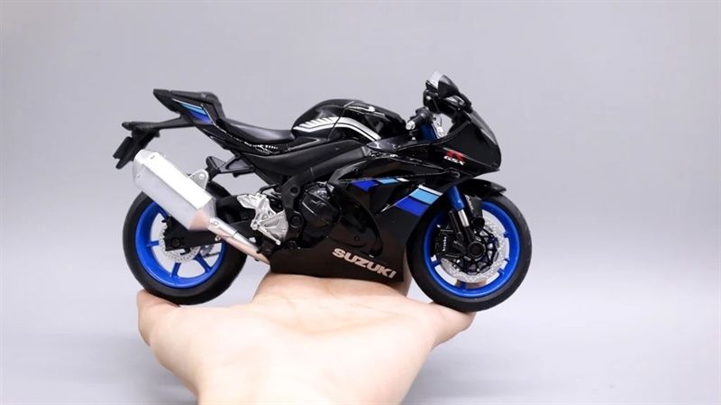 Mô hình xe Suzuki Gsx-R1000 tỉ lệ 1:12 CCA 31489 7207