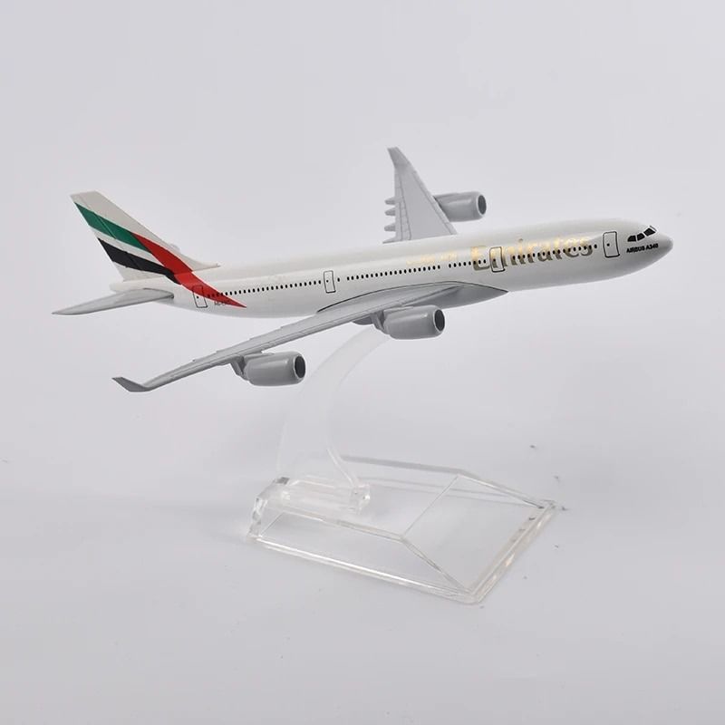 Mô hình máy bay Emirates Airbus A340-600 16cm MB16176