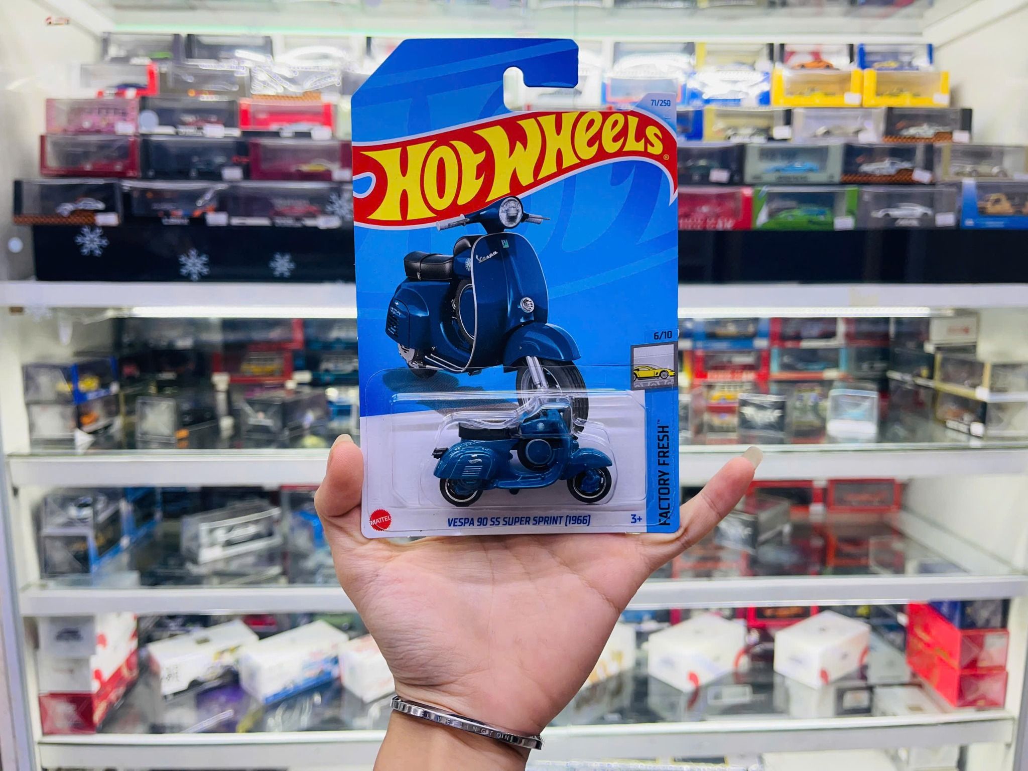 Đồ chơi mô hình xe Hot wheels kim loại có bản quyền chính hãng tỉ lệ 1:64 C4982