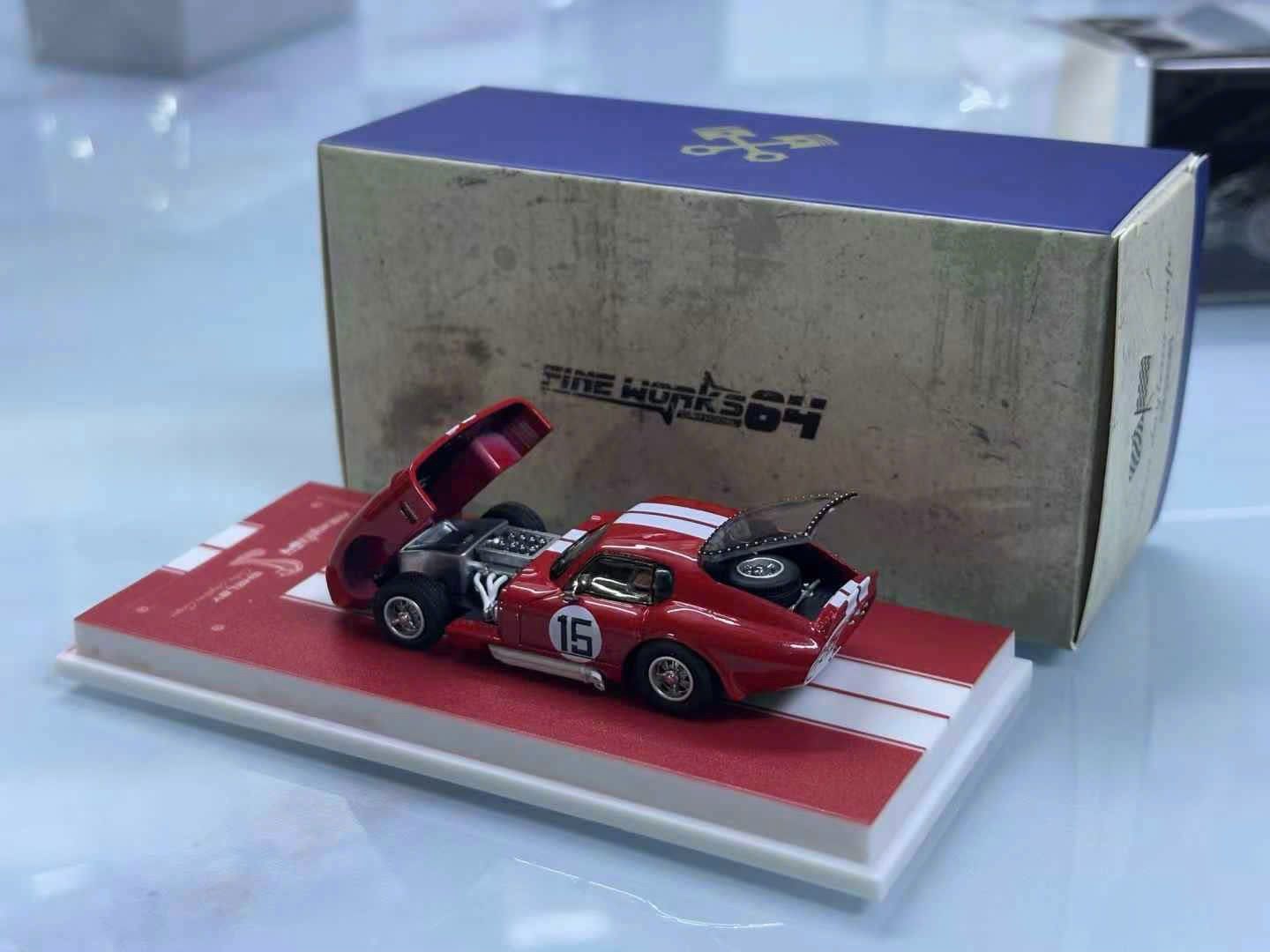 Mô hình xe Ford Shelby Daytona race #98 #15 mở được capo - kính sau tỉ lệ 1:64 FineWorks OT64105