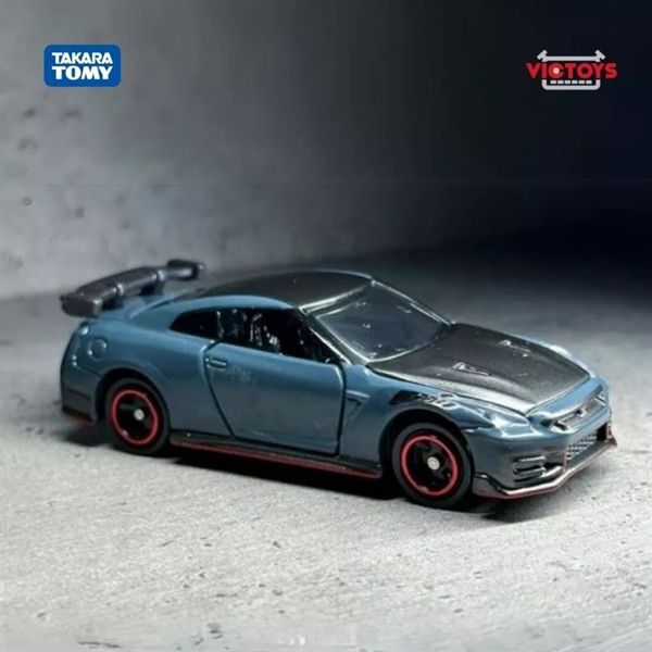 Mô hình xe Nissan GT-R Nismo Box No.60-10 tỉ lệ 1:62 Tomica 228455