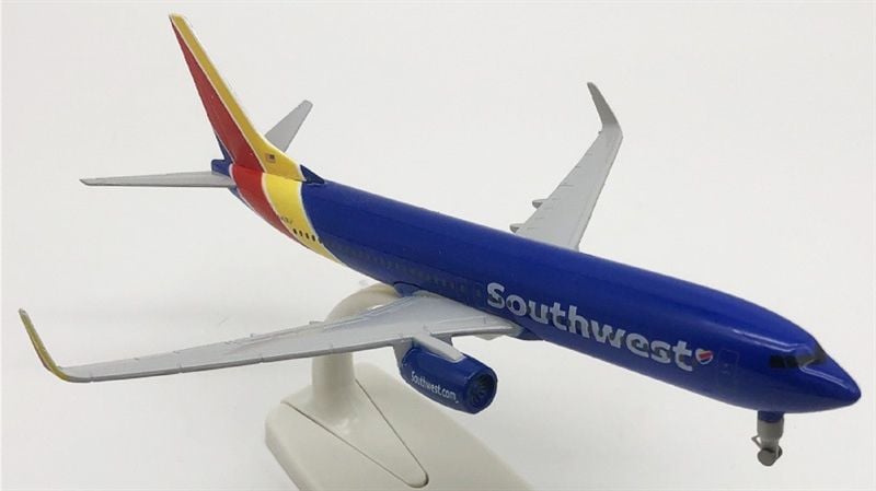 Mô hình máy bay USA Southwest Boeing B737 có bánh xe 20cm MB20074