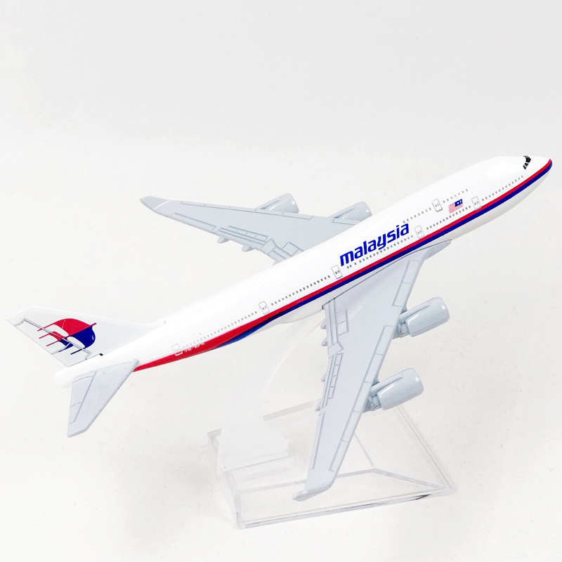 Mô hình máy bay Malaysia Airline Boeing B747 4H6 16cm MB16014