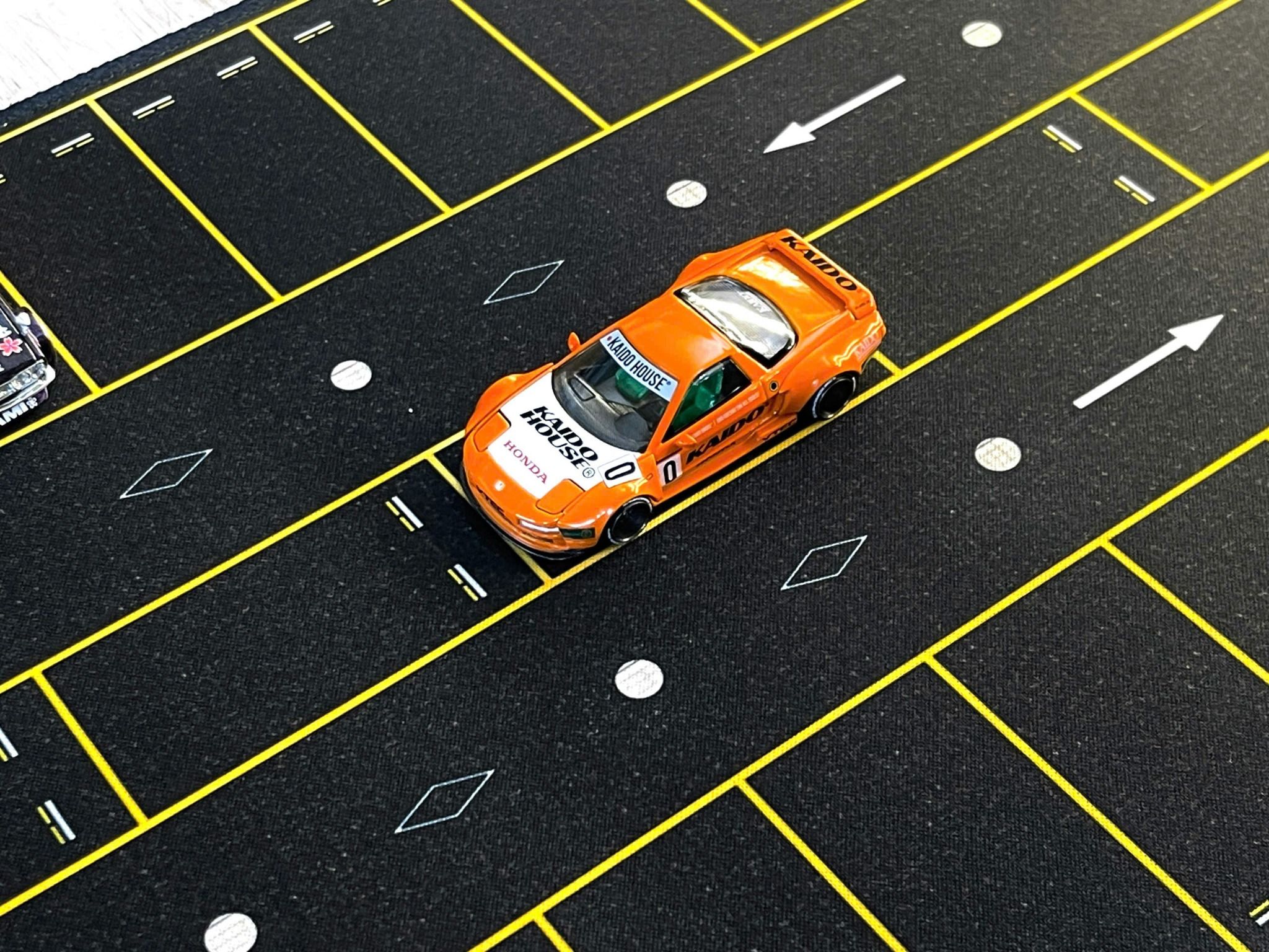 Phụ kiện thảm sa bàn chống trượt mô phỏng diorama bãi đỗ xe/ Parking lot kích thước 80x30cm cho mô hình xe 1:64 Autono1 PK521