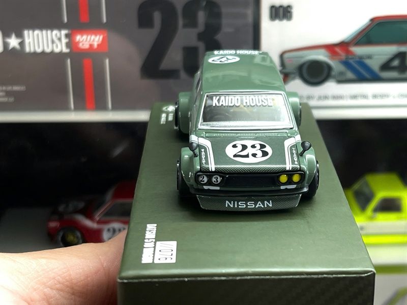 Mô hình xe Datsun KAIDO 510 Wagon CARBON FIBER V3 Loose tỉ lệ 1:64 Kaido House KHMG076