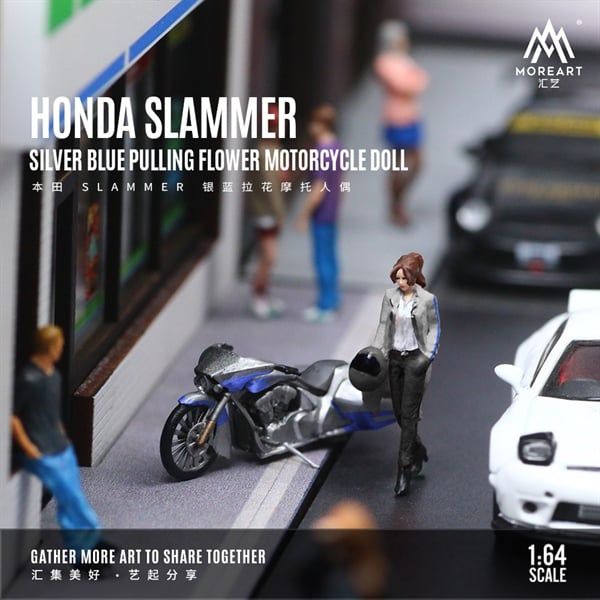 Mô hình nhân vật nữ và xe Honda SLAMMER Silver Blue Lahua Motorcycle Doll Set tỉ lệ 1:64 MoreArt MO222102