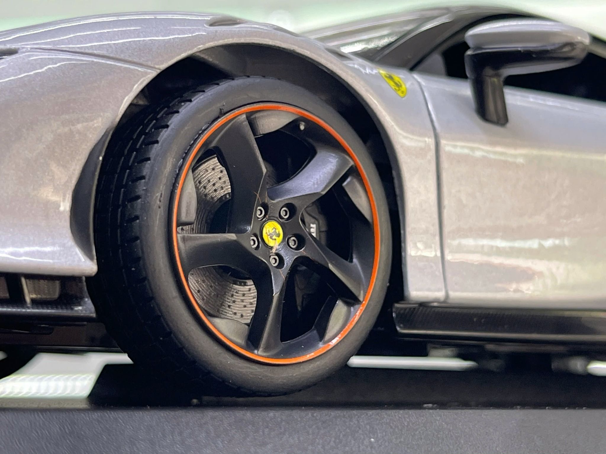Mô hình xe Ferrari SF90 XX Stradale Giallo Modena silver full open tỉ lệ 1:18 Bburago 18-16020 OT18013