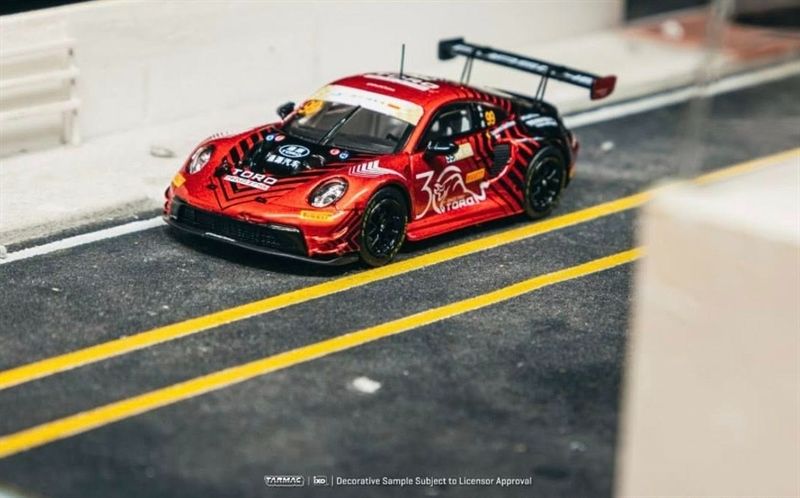 Mô hình xe Porsche 911 GT3 R from Macau GT Cup 2023 Laurens Vanthour tỉ lệ 1:64 Tarmac Works T64-084-23MGP99