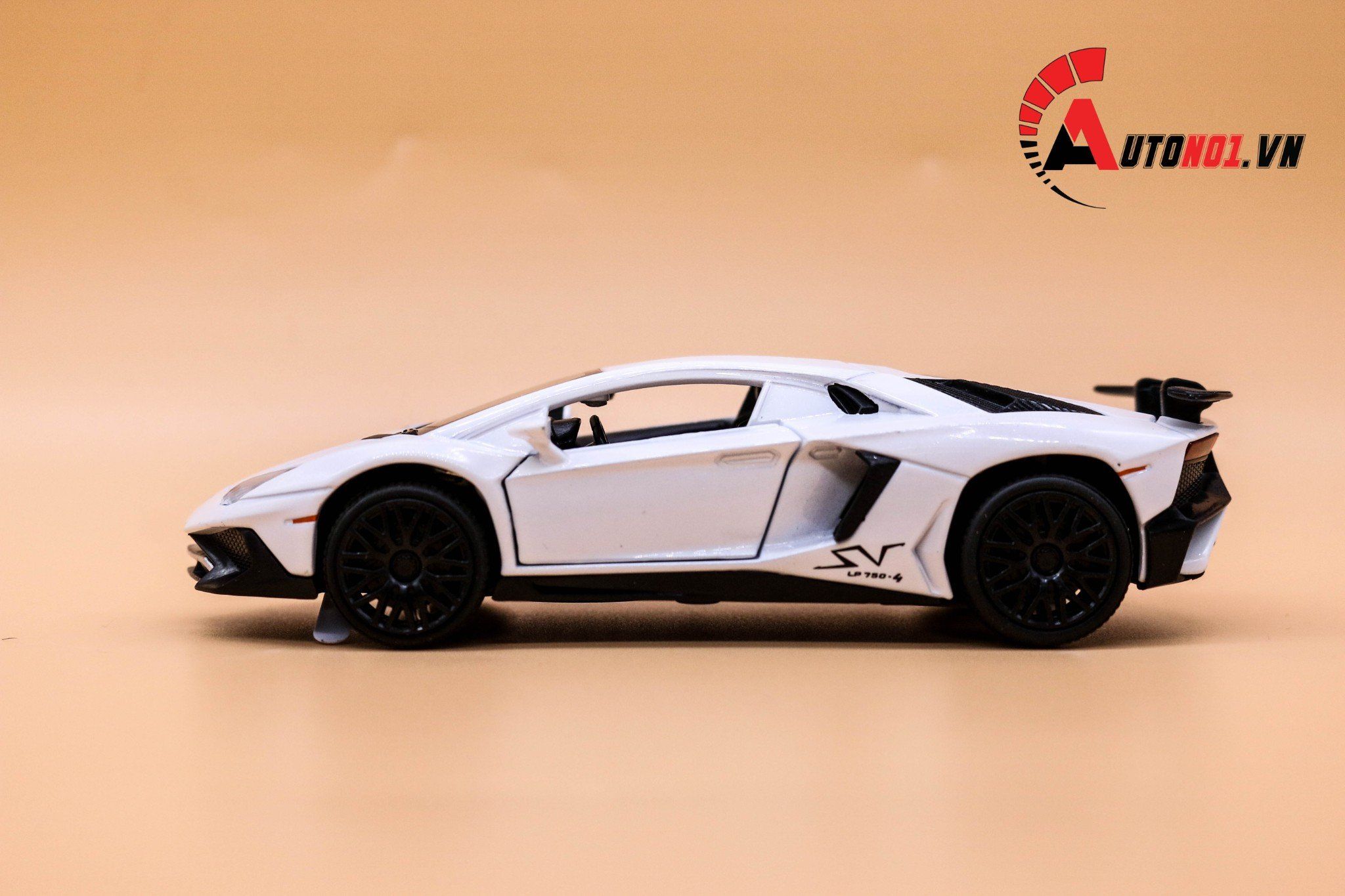  Mô hình Lamborghini Aventador LP750-4 SV tỉ lệ 1:32 Miniauto 4276 