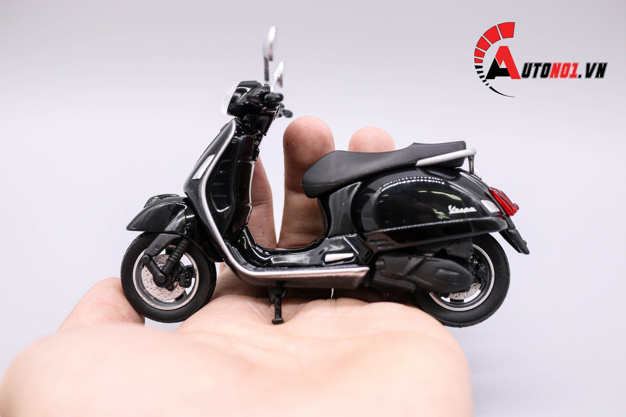 Mô hình xe Vespa gts 125cc 2017 black 1:18 Welly MT078C