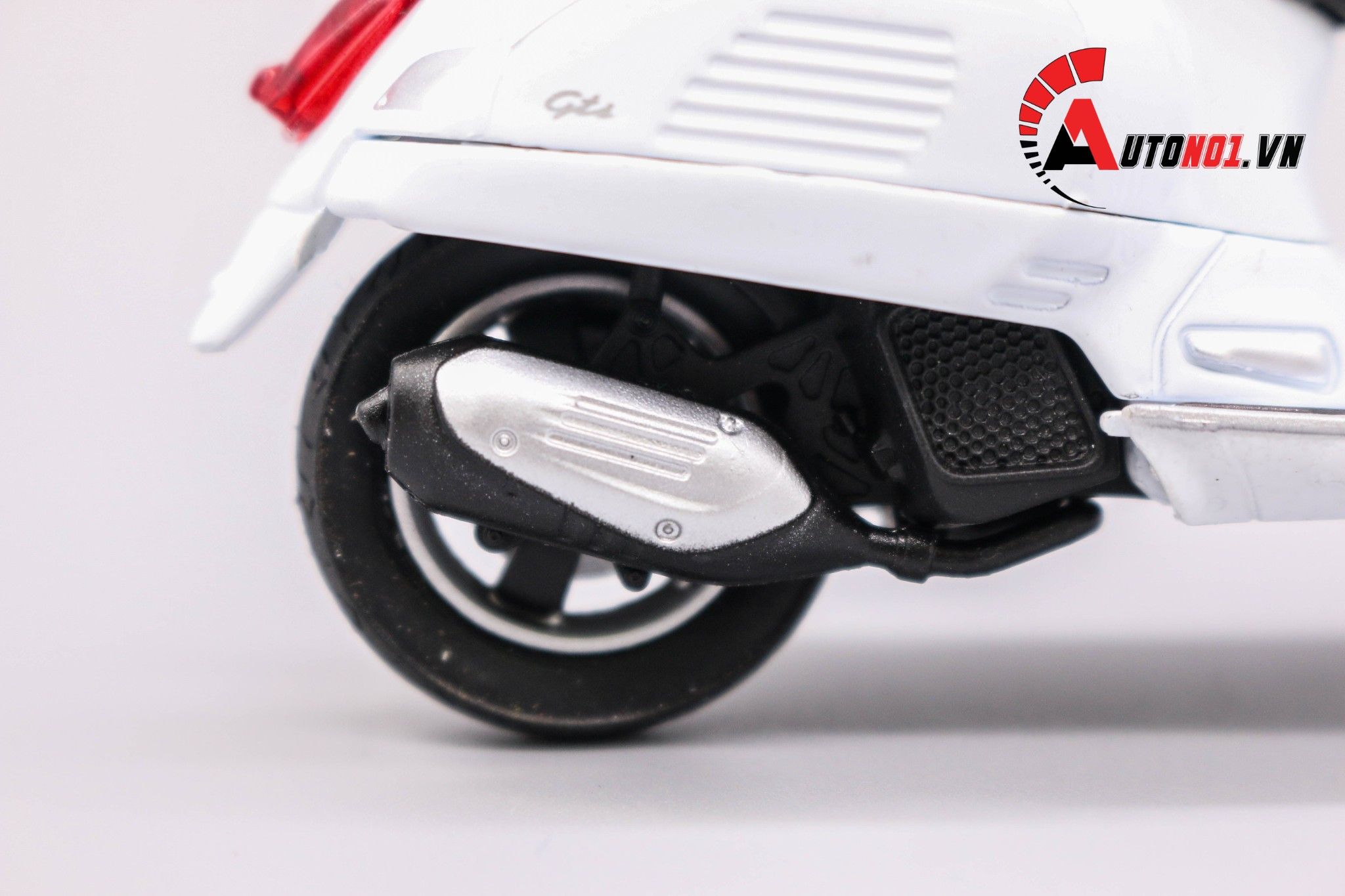  Mô hình xe Vespa gts 125cc 2017 white 1:18 Welly MT078D 