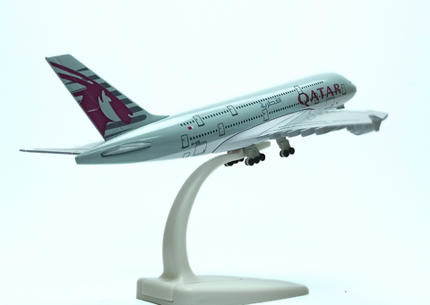 Mô hình máy bay Qatar Airbus A380 20cm MB20075