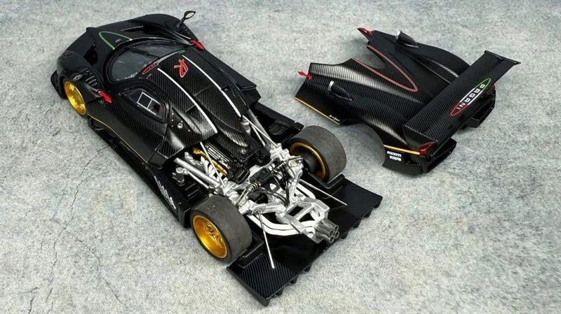 Mô hình xe Pagani Zonda R High perfomance supercar full carbon mở được mui - nắp máy tỉ lệ 1:64 Almost Real AR box OT64310