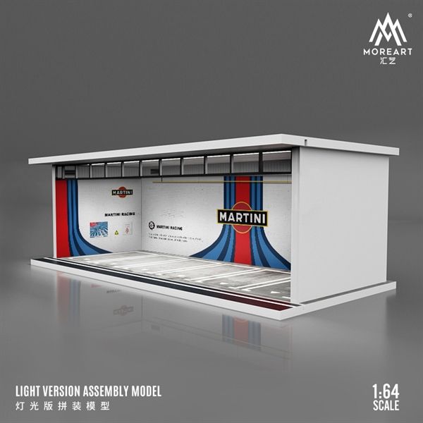 Hộp trưng bày mica mô phỏng bãi đỗ xe MARTINI kích thước 30x13.3x10cm tỉ lệ 1:64 MoreArt MO914013
