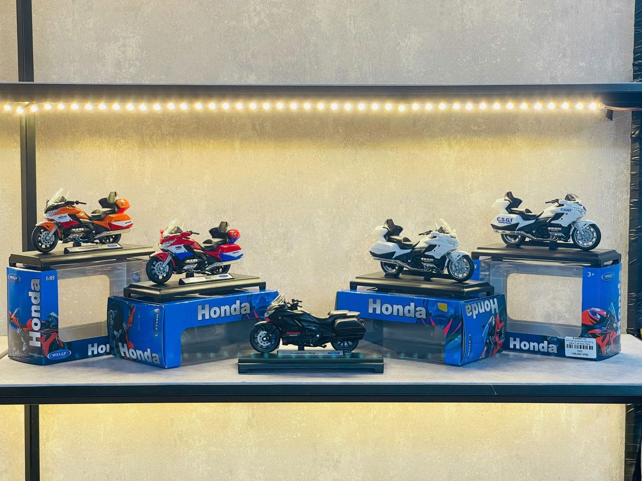 Mô hình xe Honda Goldwing độ tem HRC tỉ lệ 1:18 Welly DO18002