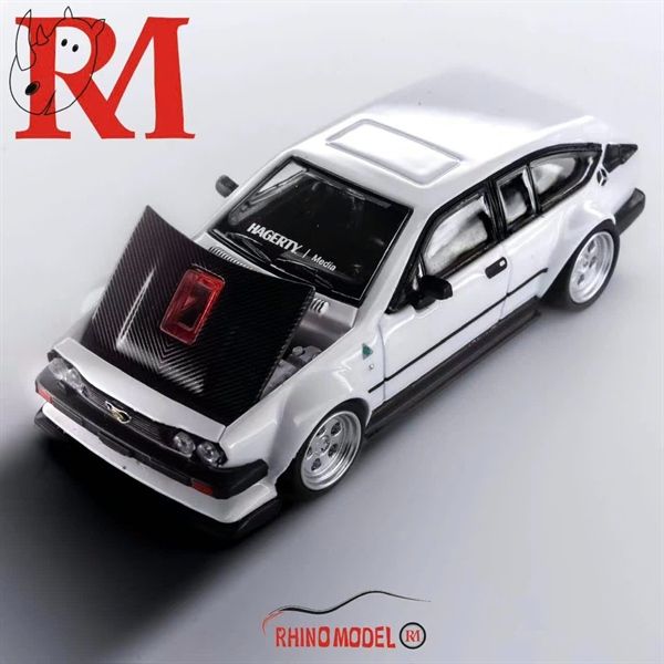 Mô hình xe 1/64 Alfa Romeo GTV6 wide body, open cover with engine details tỉ lệ 1:64 RM Rhinoceros OT64087