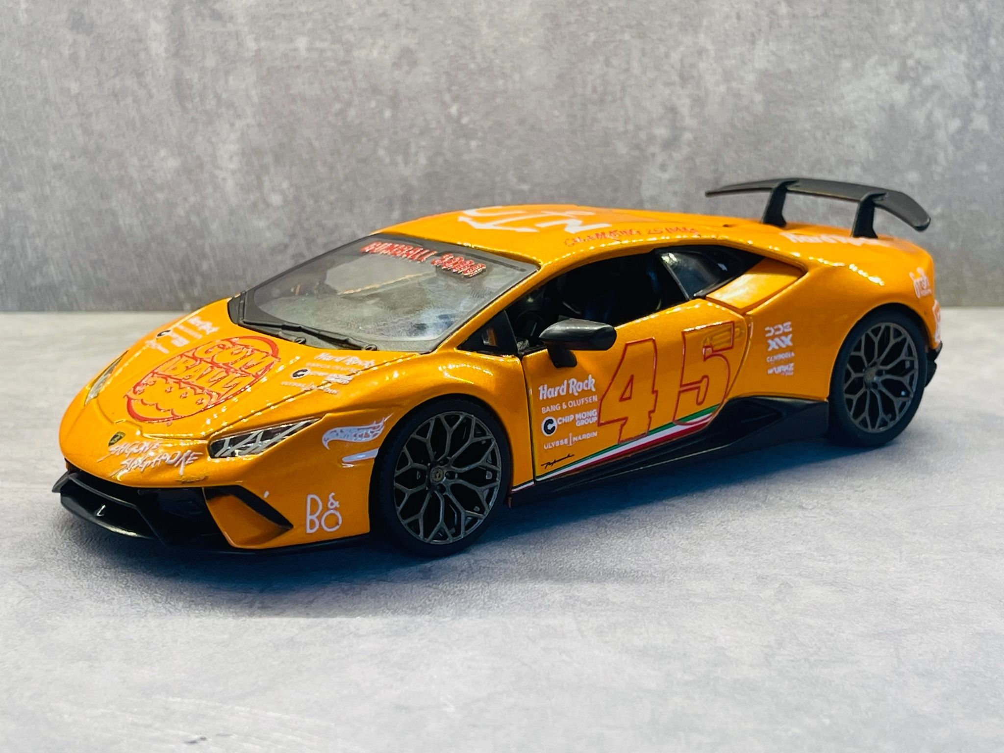 Mô hình xe custom Lamborghini Huracan Performante Gumball3000 Orange tỉ lệ 1:24 Bburago DO24003