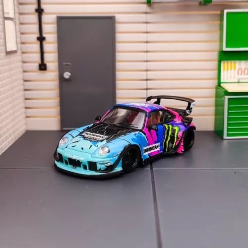 Mô hình xe Porsche 993 RWB Monster Energy Pink black tỉ lệ 1:64 Street weapon OT64079