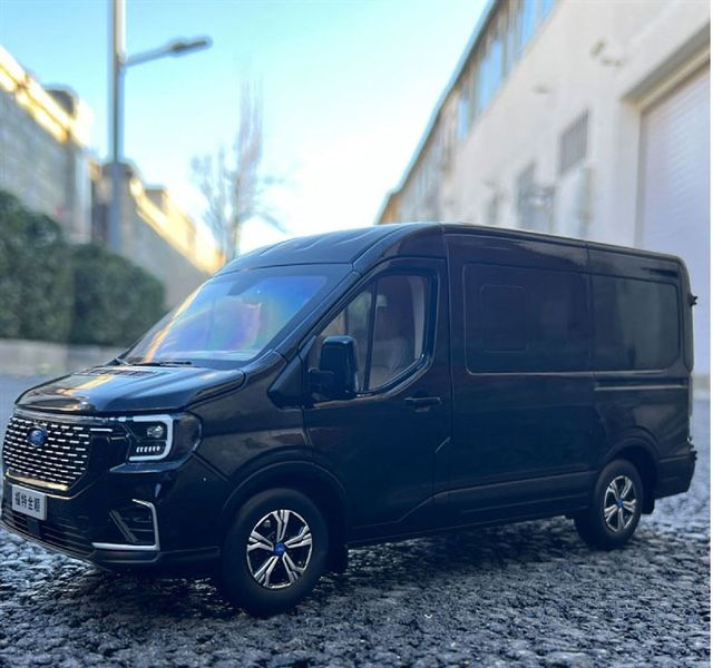 Mô hình xe khách 9 chỗ Ford Transit 2024 full open - đánh lái được tỉ lệ 1:18 Paudi OT18020