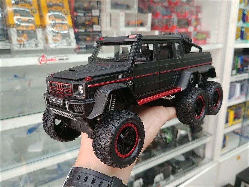 Mô hình xe ô tô Mercedes-Benz G63 V12 Off Road 6x6 full open tỉ lệ 1:22 Chezhi OT376