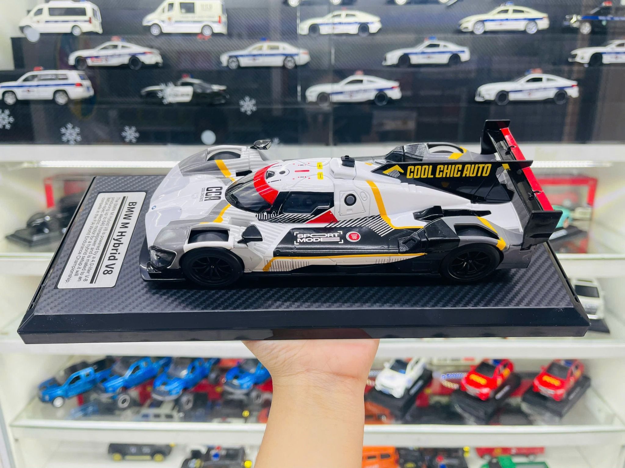 Mô hình xe BMW M Hybrid V8 full open - có đèn tỉ lệ 1:24 CCA OT24050