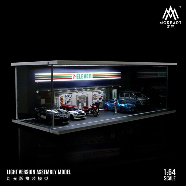 Hộp trưng bày mica mô phỏng cửa hàng tiện lợi 7 eleven kích thước 30x13.3x10cm tỉ lệ 1:64 MoreArt MO914202