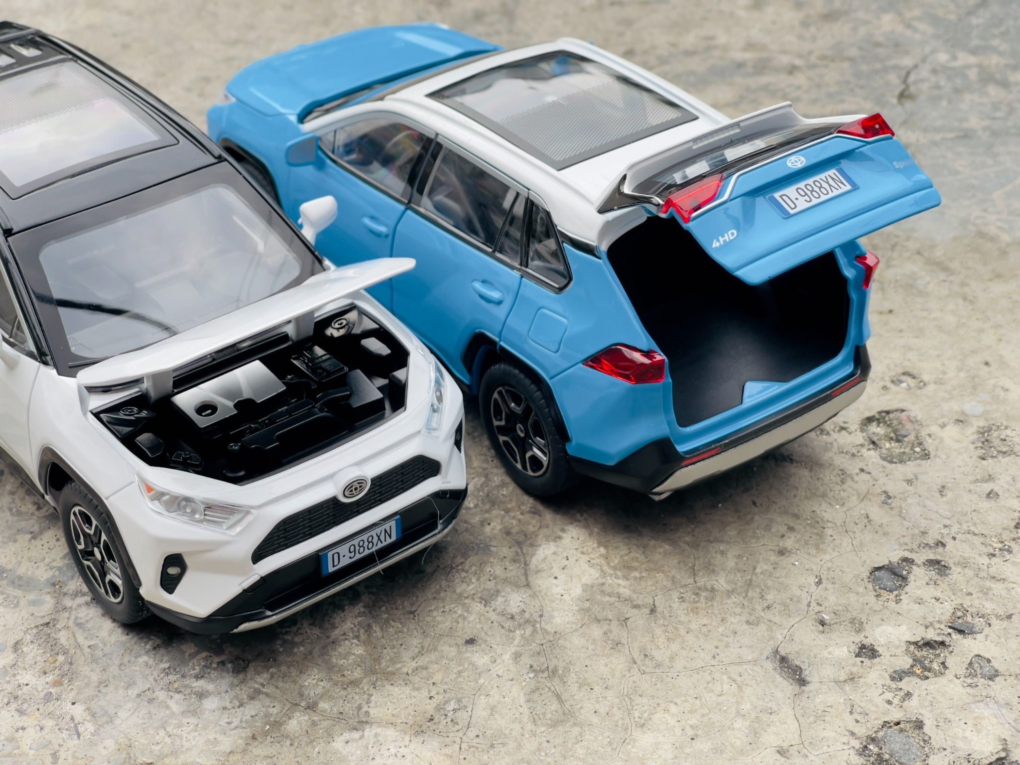 Mô hình xe ô tô Toyota RAV4 full open - full kính - có âm thanh - đèn tỉ lệ 1:22 Jiaye Model OT503
