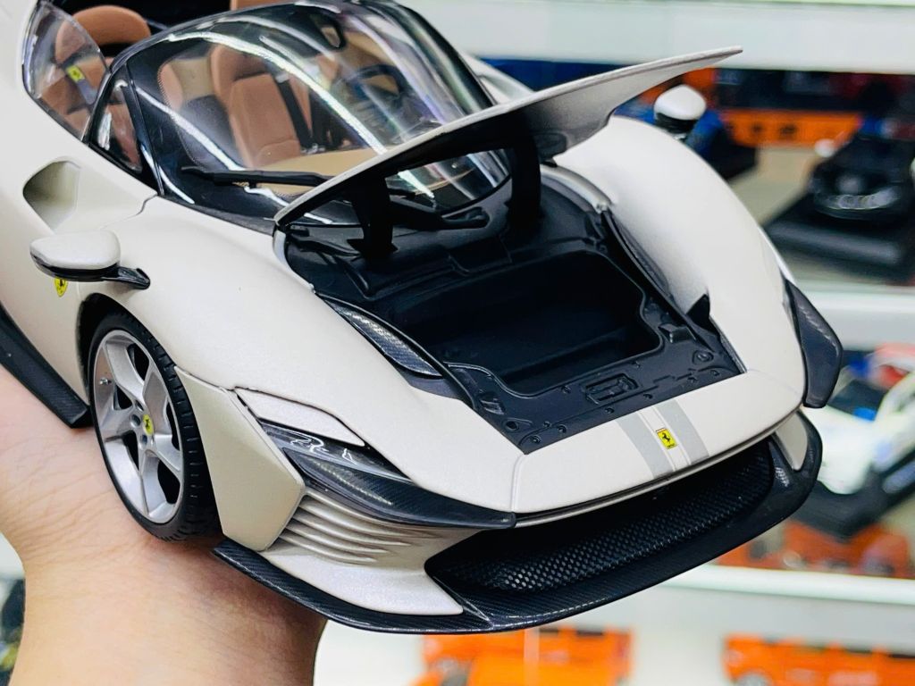 Mô hình xe Ferrari Daytona SP3 Signature white full open - hộp xốp tỉ lệ 1:18 Bburago 18-16912 WT OT18009
