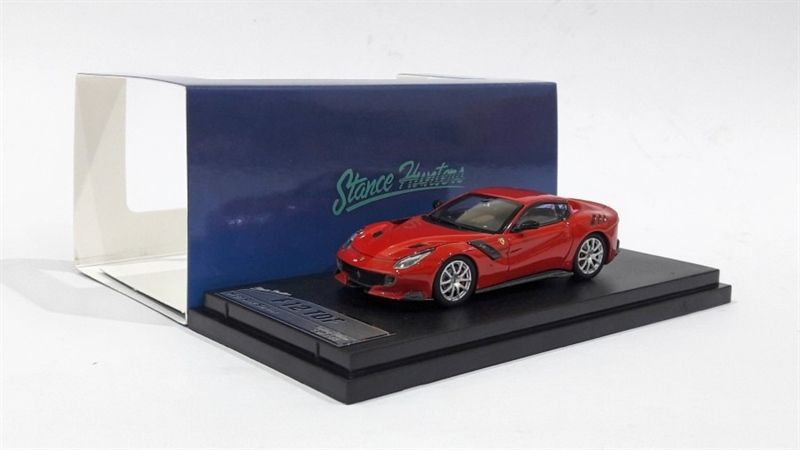 Mô hình xe Ferrari F12 TDF mở được capo tỉ lệ 1:64 Stance Hunter OT64323