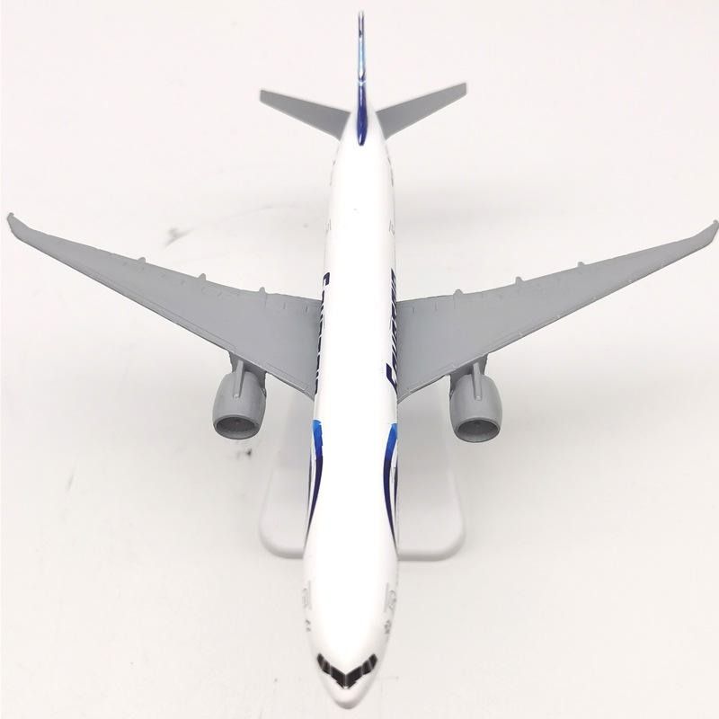 Mô hình máy bay Ai Cập Egyptair Boeing B777 có bánh xe 20cm MB20060