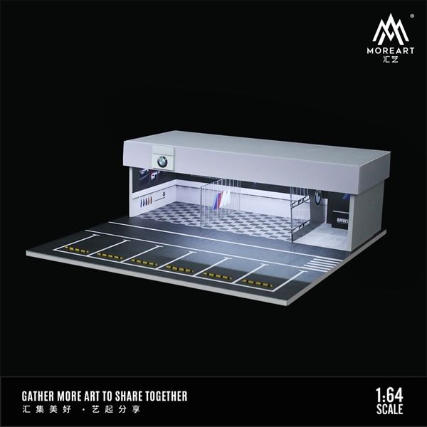 Hộp trưng bày mô phỏng showroom BMW có bãi đỗ xe có đèn kích thước 30x30x10cm tỉ lệ 1:64 MoreArt MO936109