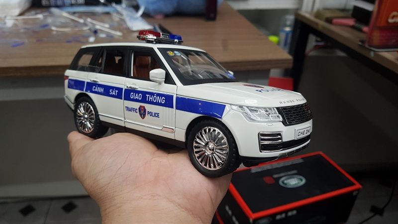 Mô hình xe ô tô độ CSGT Land Rover Range Rover full open tỉ lệ 1:24 Chezhi Autono1 OT383