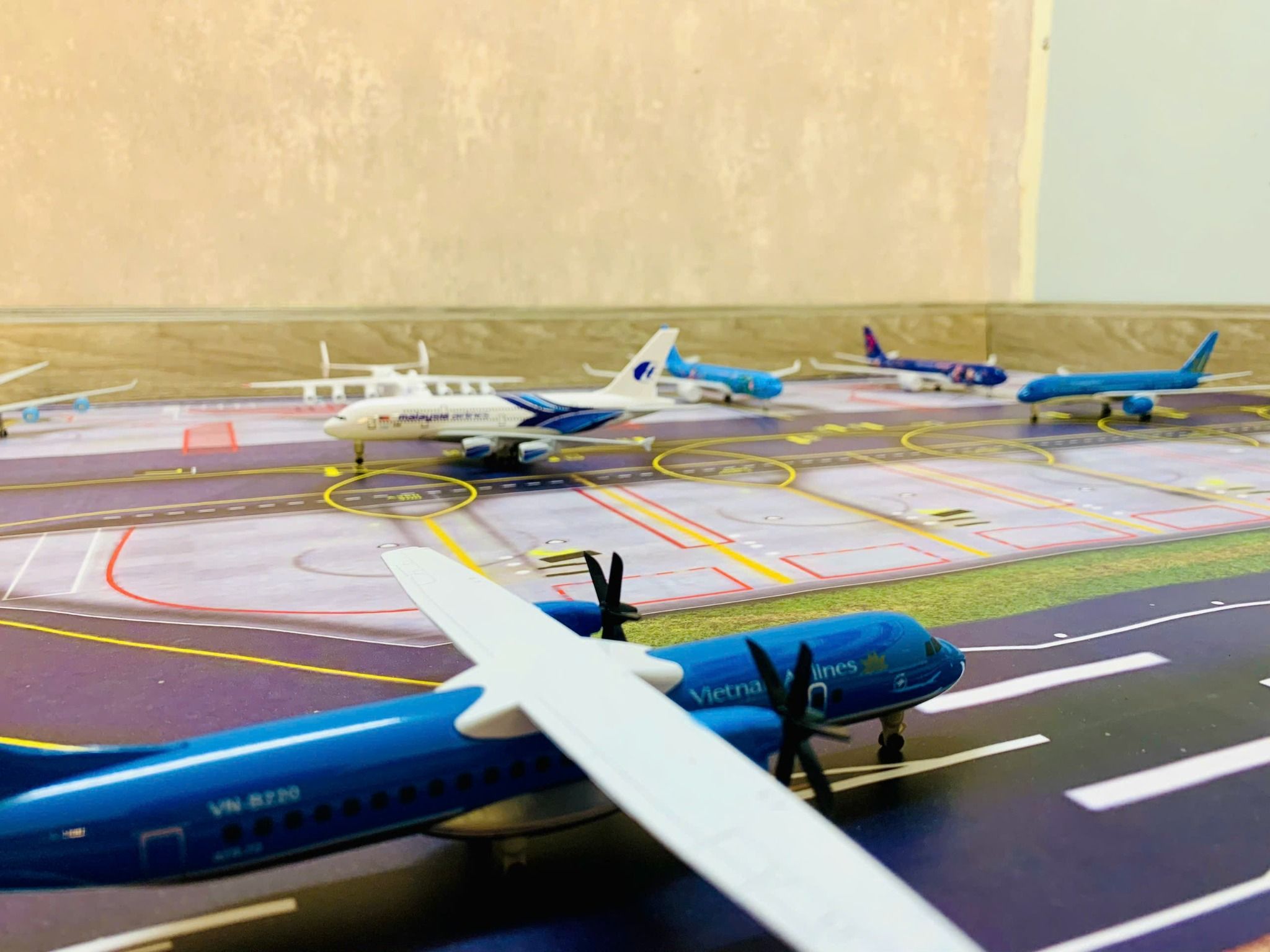 Diorama sân bay bãi đáp đường băng in PP cán mờ chống nước bụi bẩn khổ dài 120cm cho máy bay mô hình 16cm 20cm 1:200 1:400 DR040