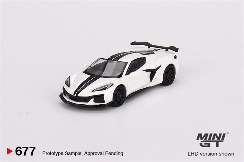 Mô hình xe Chevrolet Corvette Z06 2023 Arctic White tỉ lệ 1:64 MiniGT MGT00677-CH