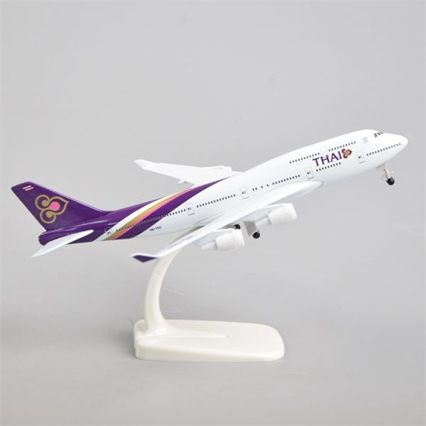 Mô hình máy bay Thái Lan Boeing B747 HS162 có bánh xe kích thước 20cm MB20122
