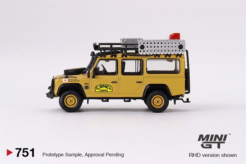 Mô hình xe Land Rover Defender 110 1989 Camel Trophy Amazon Team Japan tỉ lệ 1:64 MiniGT MGT00751