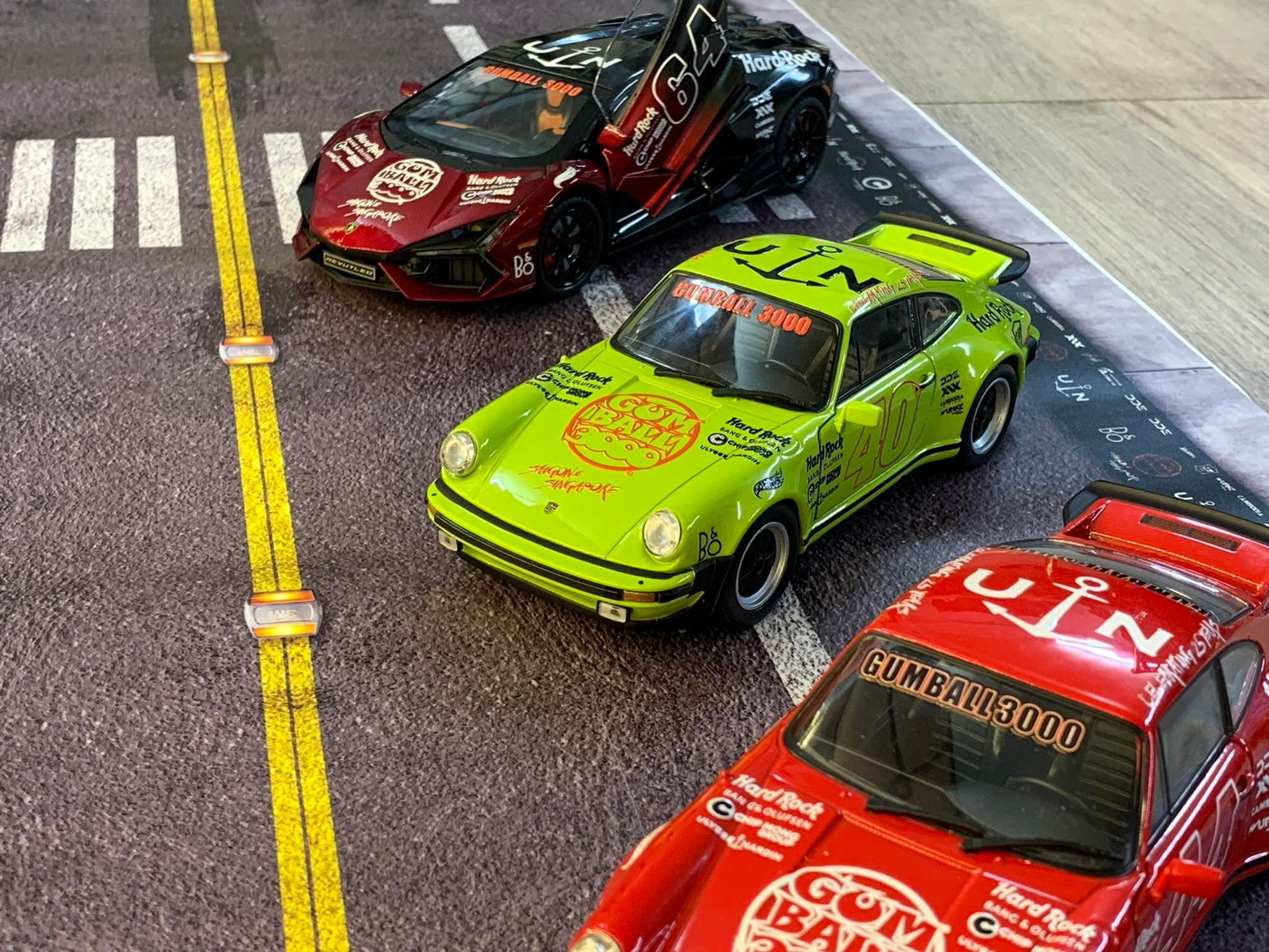 Diorama mặt đường/ bãi đỗ xe parking in PP Gumball3000 cán mờ chống nước bụi bẩn khổ dài 60 - 120cm cho xe mô hình 1:24 DR044